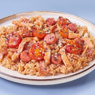 Рис с мясом барбекю и беконом Фото