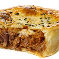 Пирог говядина в соусе барбекю и сыр Фото