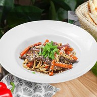 С говядиной и овощами Фото