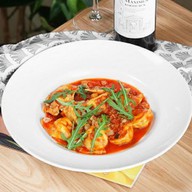 Тортелли с морепродуктами Фото