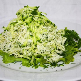 Салат из капусты с огурцом - Фото