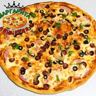 Пицца к пенному Фото