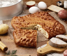 Пирог с сырком и картофелем - Фото