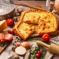 Пирог с сыром моцарелла и помидорами Фото