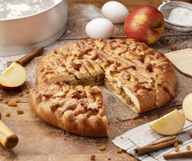 Пирог яблочный с корицей - Фото