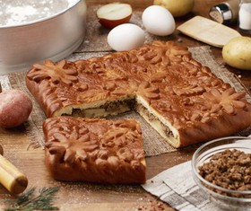 Пирог с фаршем и картофелем - Фото