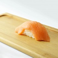 Суши копченый лосось Фото