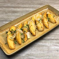 Жареный картофель с луком Фото