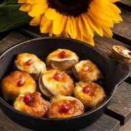 Шампиньоны с сыром сулугуни Фото