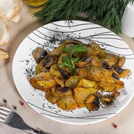 Жареная картошка с грибами и луком Фото