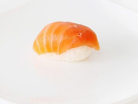Суши с лососем холодного копчения - Фото