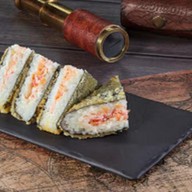 Японский сэндвич с лососем Фото