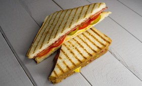 Сэндвич с сервелатом - Фото