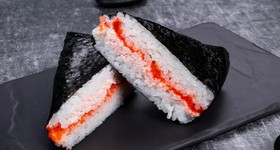 Онигири с крабом - Фото