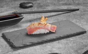 Опаленные суши и с тунцом - Фото