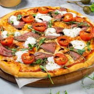 Пицца с томленой говядиной Фото