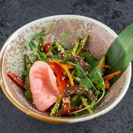 Тайский салат с говядиной Фото