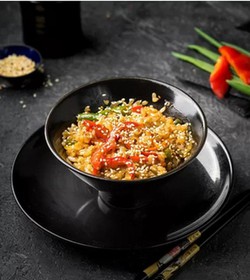 Жареный рис с овощами - Фото