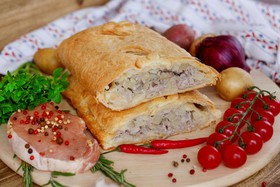 Пирог со свининой и картофелем (слоеный) - Фото