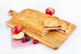Пирог с яблоками и вишней (постный) - Фото