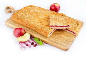 Пирог с яблоками и брусникой (постный) - Фото