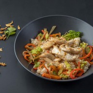 Рис с цыпленком и овощами Фото