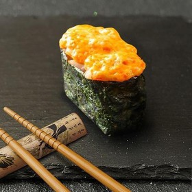 Запеченные суши с тигровой креветкой - Фото