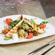 Салат с грушей и сыром фета Фото