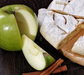 Осетинский пирог с яблоком и корицей - Фото