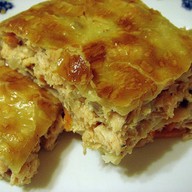 Пирог слоеный с капустой и курицей Фото