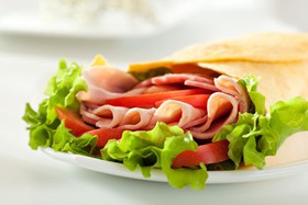 Сендвич-ролл с ветчиной - Фото