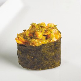 Гункан с чукка салатом и креветкой - Фото
