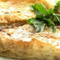 Слоеный с курицей и картофелем Фото