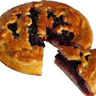Пирог с черной смородиной Фото