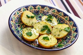 Картофель отварной с зеленью - Фото