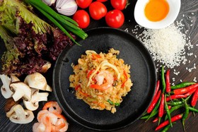 Вок рис с морепродуктами - Фото