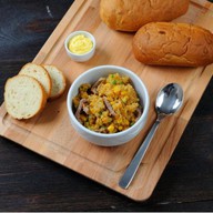 Каша из булгура с говядиной и овощами Фото