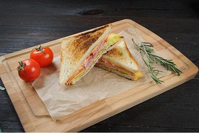 Сэндвич с ветчиной и сыром - Фото