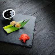 Суши с омлетом томаго Фото