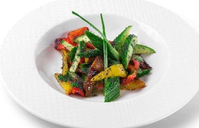 Легкий салат из свежих овощей - Фото