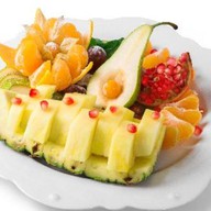 Тарелка сезонных фруктов Фото