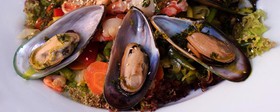 Салат теплый из морепродуктов - Фото