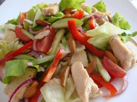 Теплый салат с курицей песто - Фото