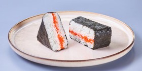 Онигири с крабом - Фото