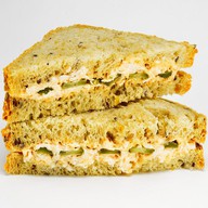 Сэндвич с курицей и соусом Чили Фото