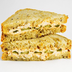 Сэндвич с курицей и соусом Чили - Фото