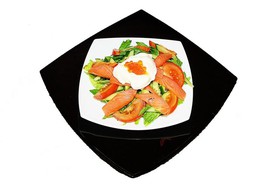 Салат с копченым лососем - Фото