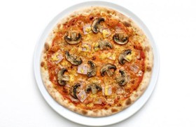 Пицца ветчина и грибы - Фото