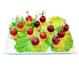 Канапе с сыром и виноградом - Фото