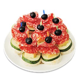 Канапе с сырокопченой колбасой - Фото